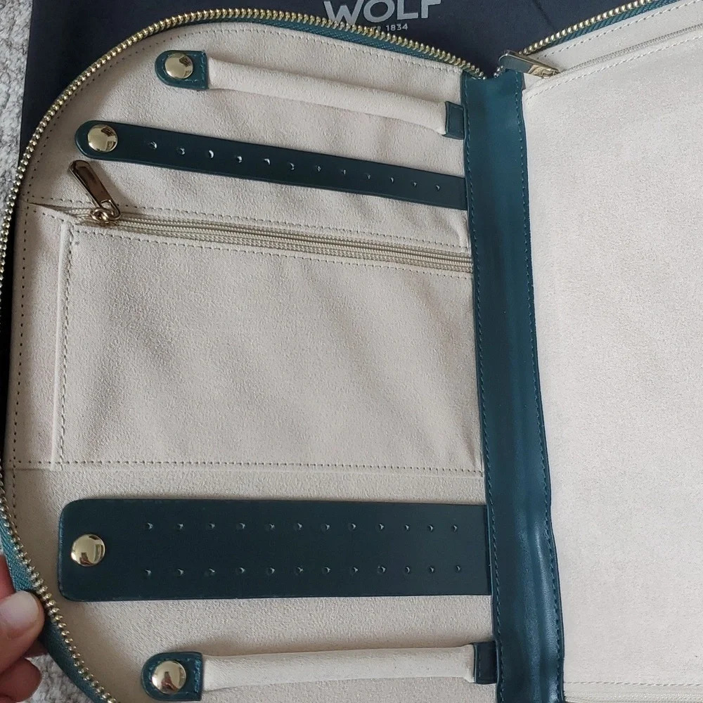 Brand new Wolf emerald green velvet jewelry organizer! Handheld mirror included! - Picture 5 of 10